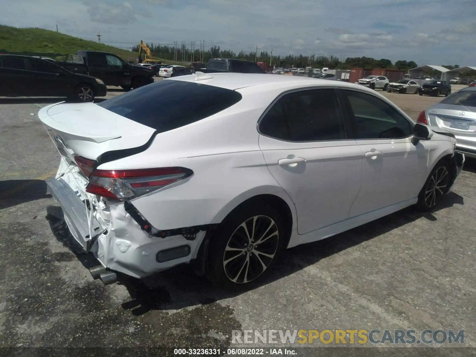 4 Photograph of a damaged car 4T1B11HK2KU191249 TOYOTA CAMRY 2019