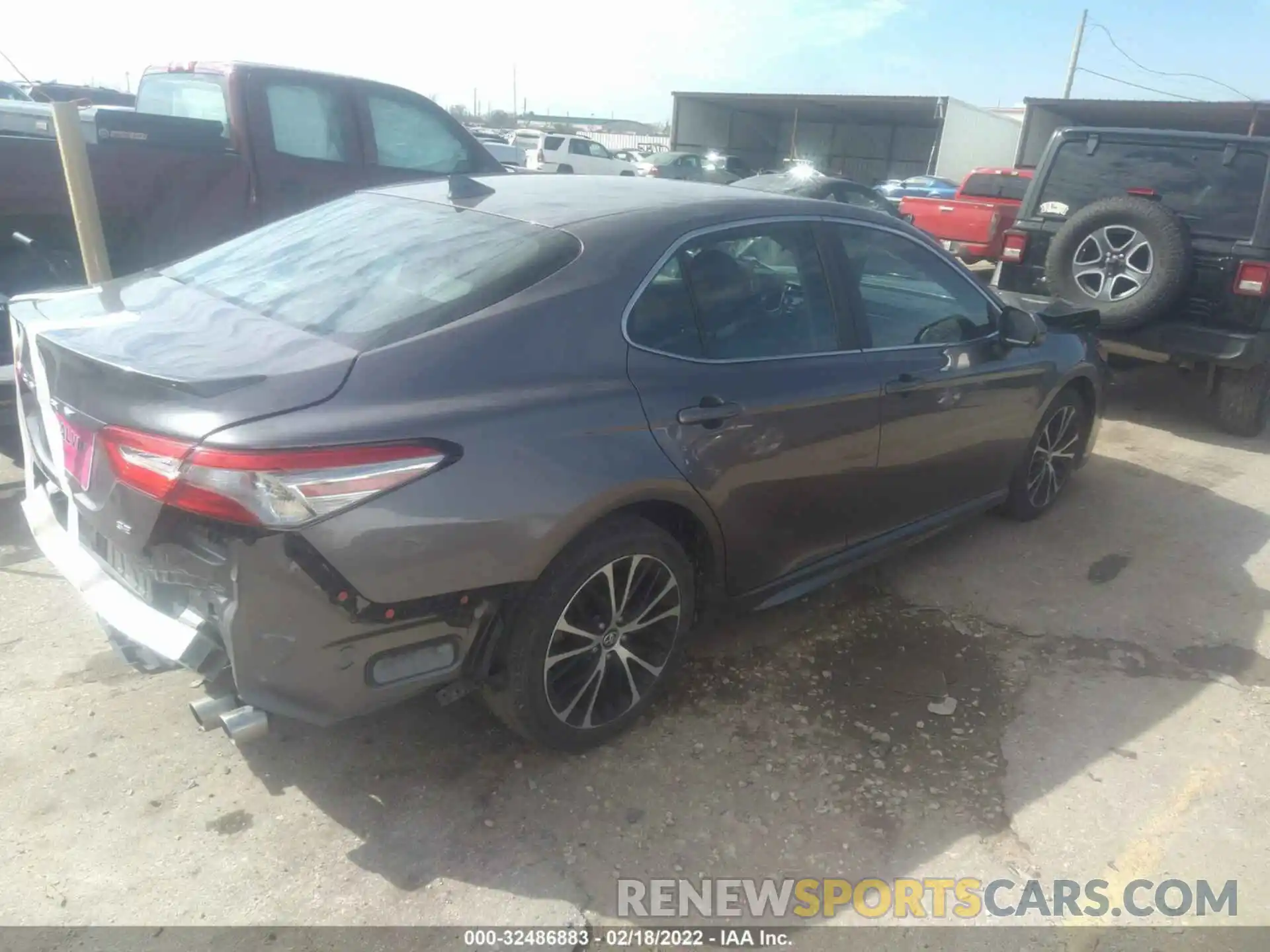 4 Photograph of a damaged car 4T1B11HK2KU202430 TOYOTA CAMRY 2019