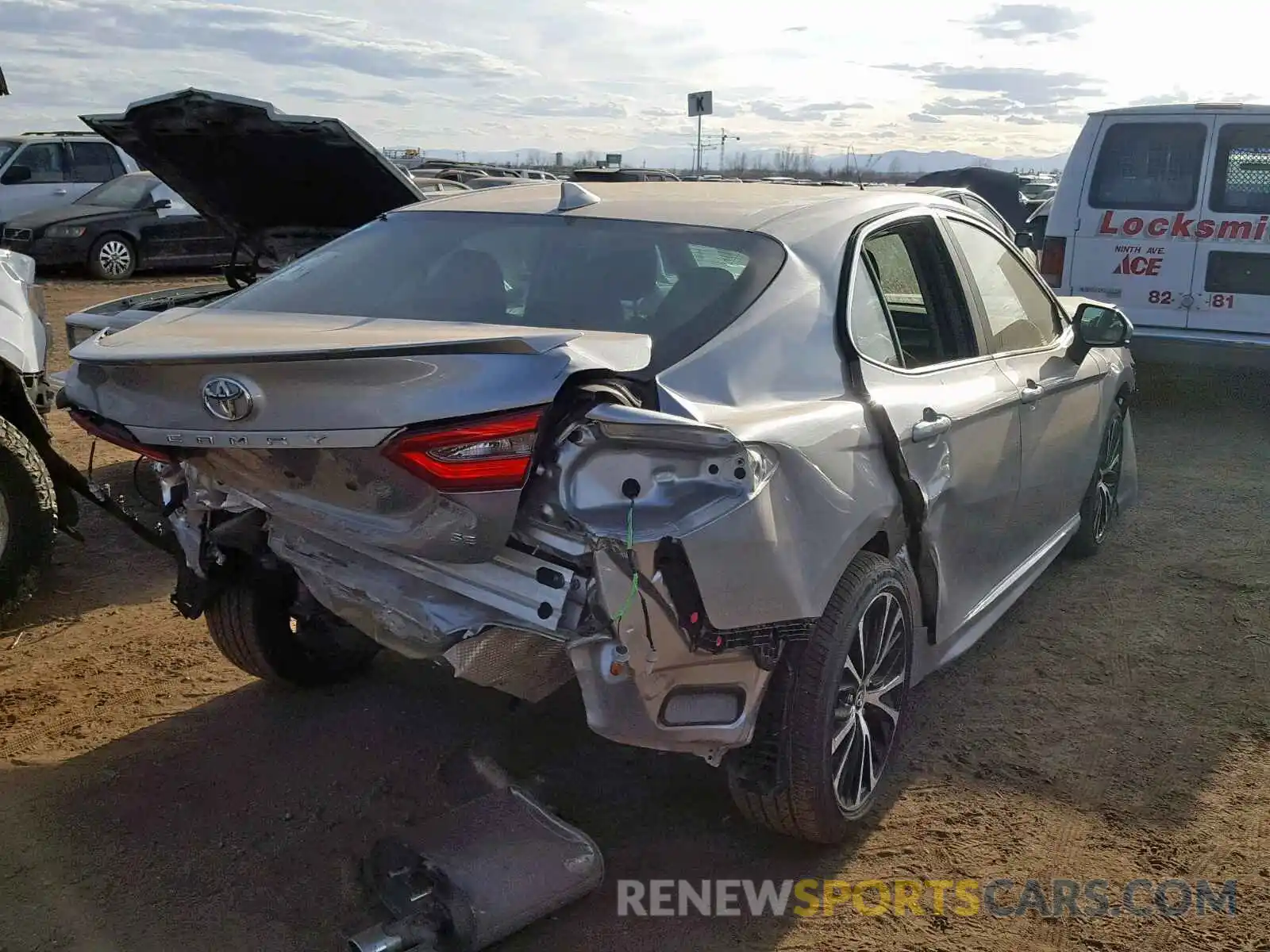 4 Photograph of a damaged car 4T1B11HK2KU204338 TOYOTA CAMRY 2019