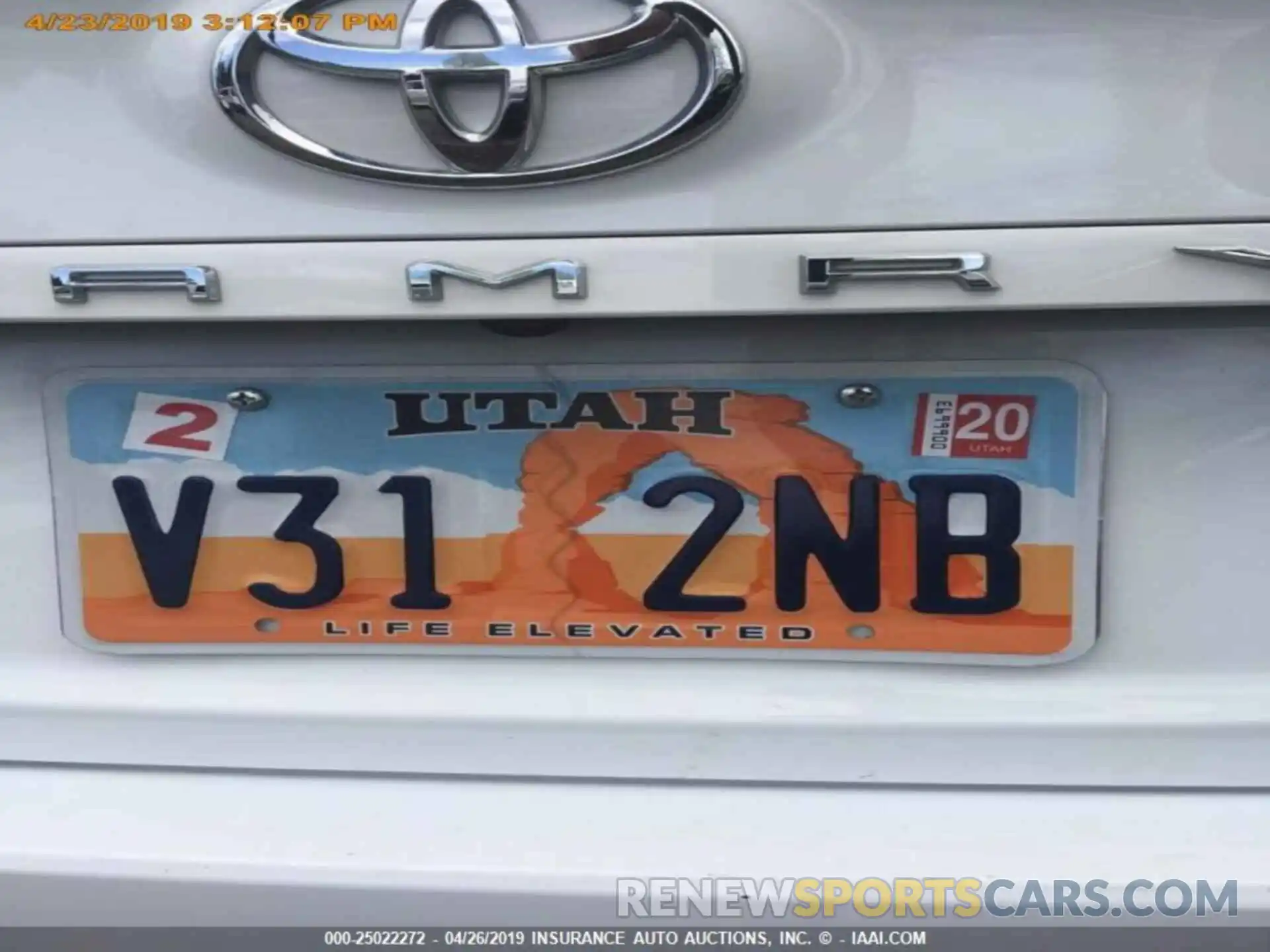 17 Photograph of a damaged car 4T1B11HK2KU206137 TOYOTA CAMRY 2019