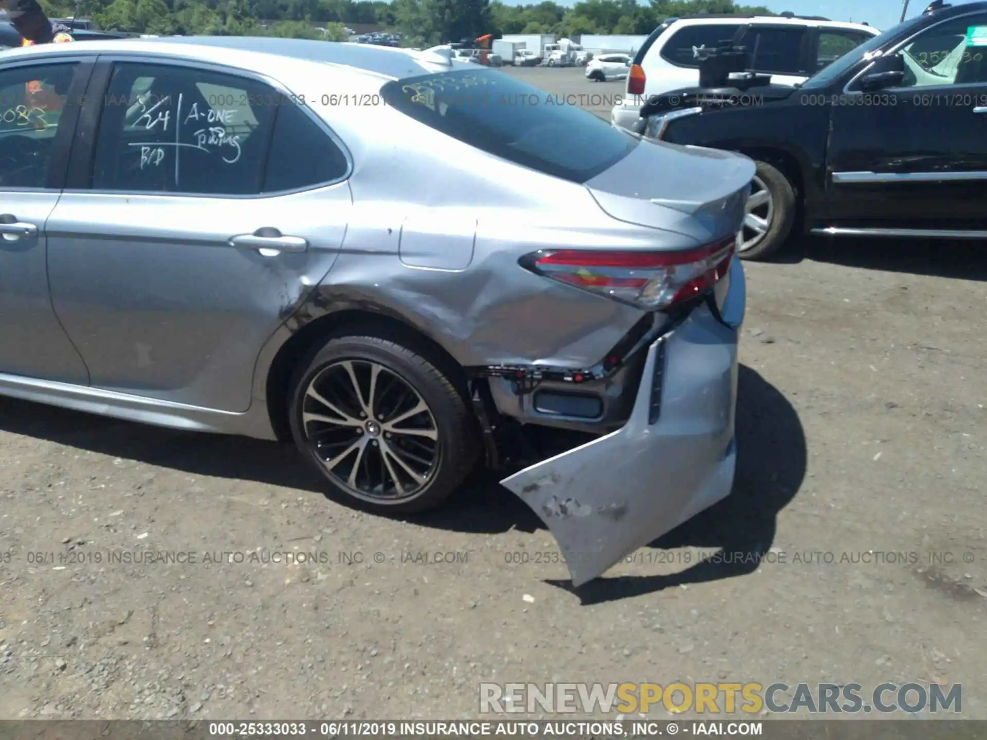 6 Photograph of a damaged car 4T1B11HK2KU206476 TOYOTA CAMRY 2019