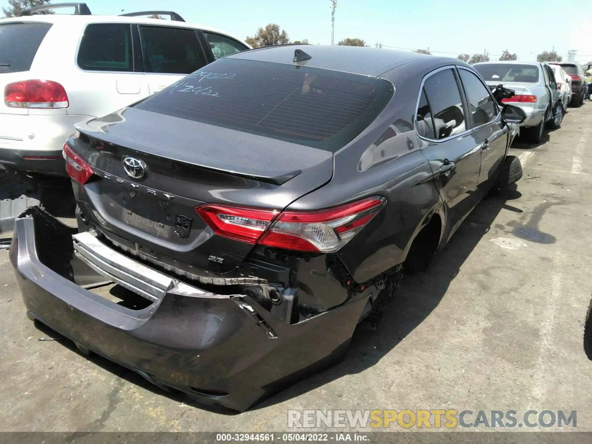 4 Photograph of a damaged car 4T1B11HK2KU210303 TOYOTA CAMRY 2019