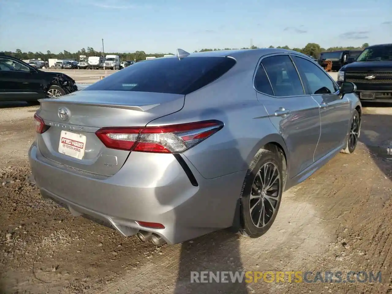 4 Photograph of a damaged car 4T1B11HK2KU219101 TOYOTA CAMRY 2019