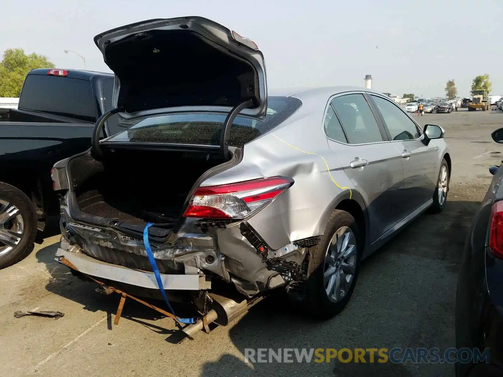 4 Photograph of a damaged car 4T1B11HK2KU220524 TOYOTA CAMRY 2019