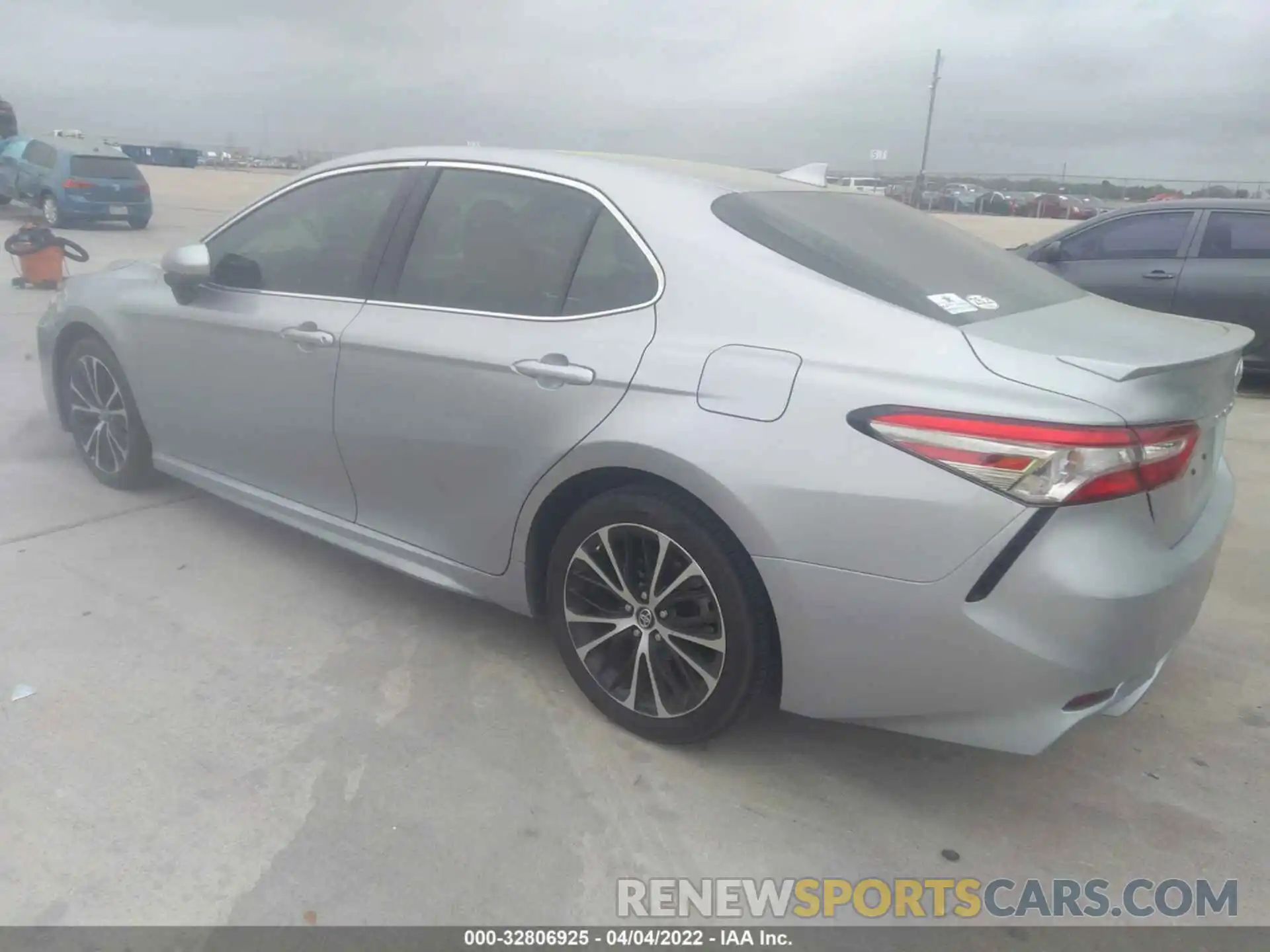 3 Photograph of a damaged car 4T1B11HK2KU222063 TOYOTA CAMRY 2019