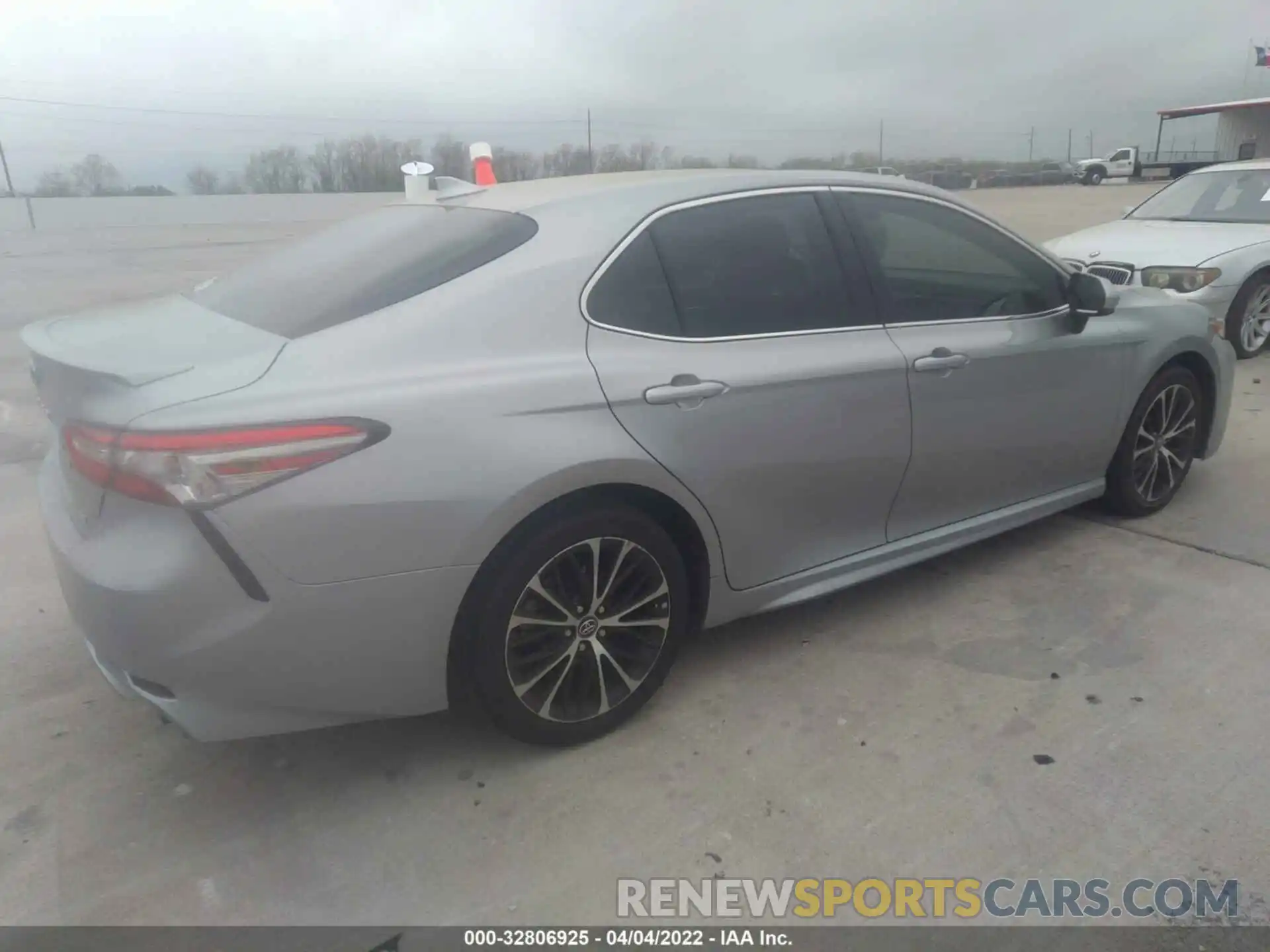 4 Photograph of a damaged car 4T1B11HK2KU222063 TOYOTA CAMRY 2019