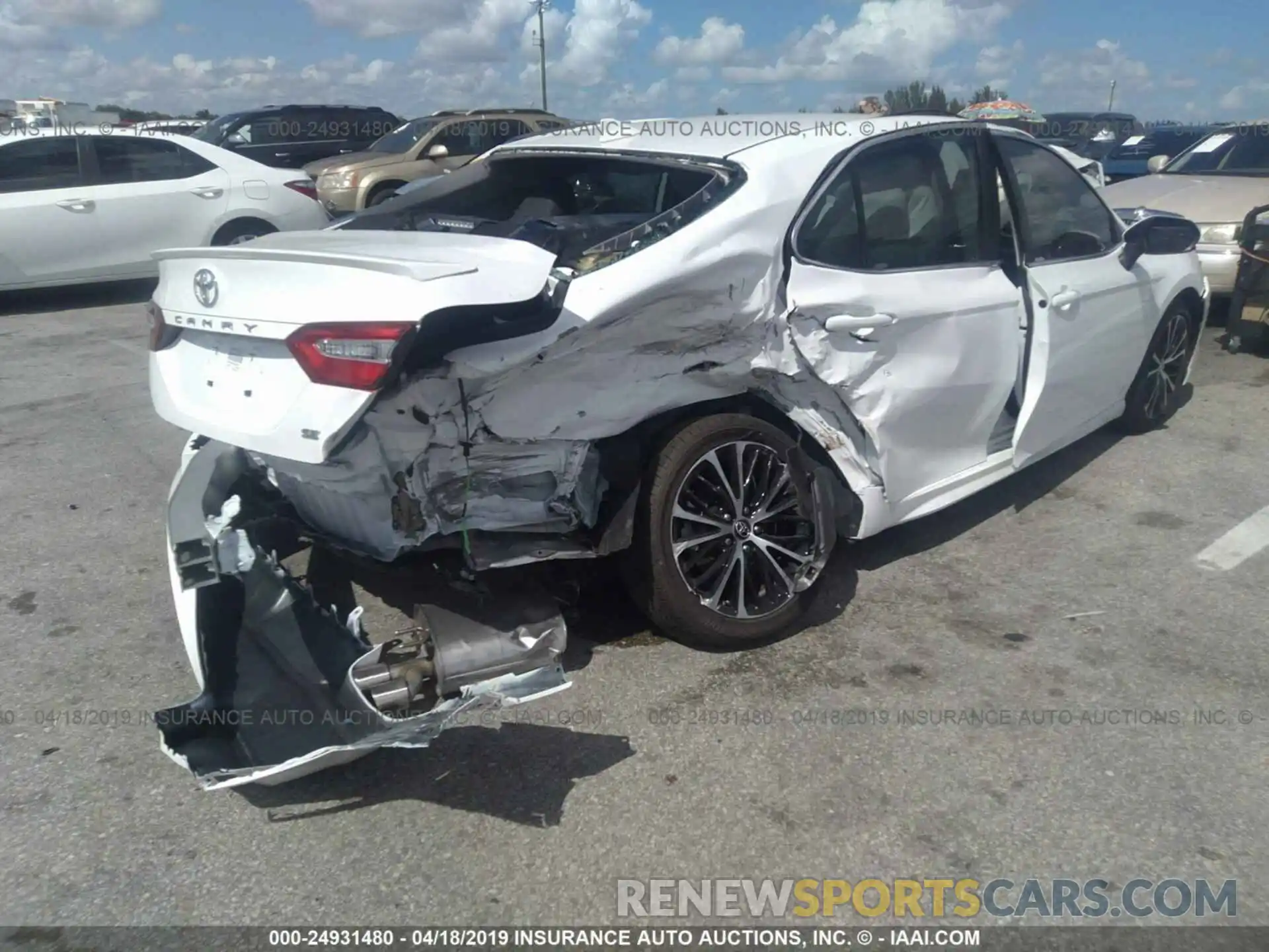 4 Photograph of a damaged car 4T1B11HK2KU225710 TOYOTA CAMRY 2019