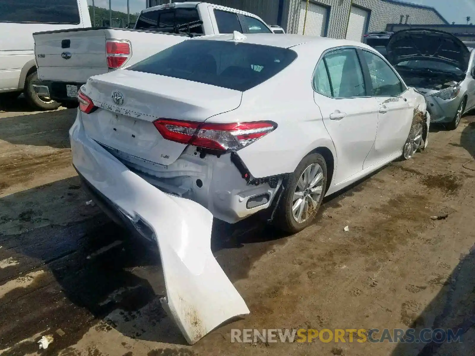 4 Фотография поврежденного автомобиля 4T1B11HK2KU228672 TOYOTA CAMRY 2019