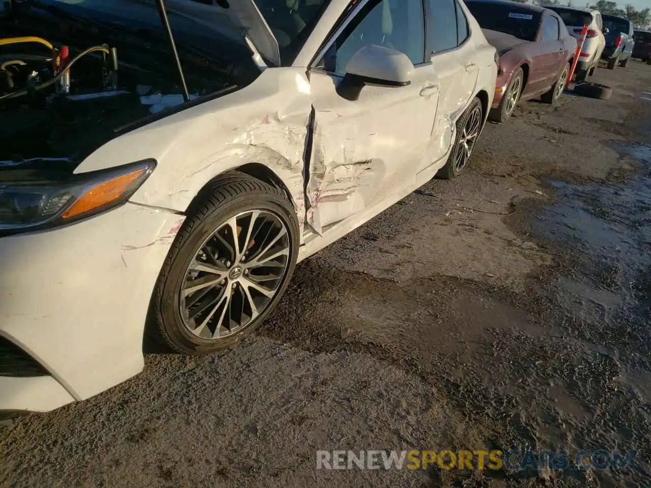 9 Photograph of a damaged car 4T1B11HK2KU239509 TOYOTA CAMRY 2019