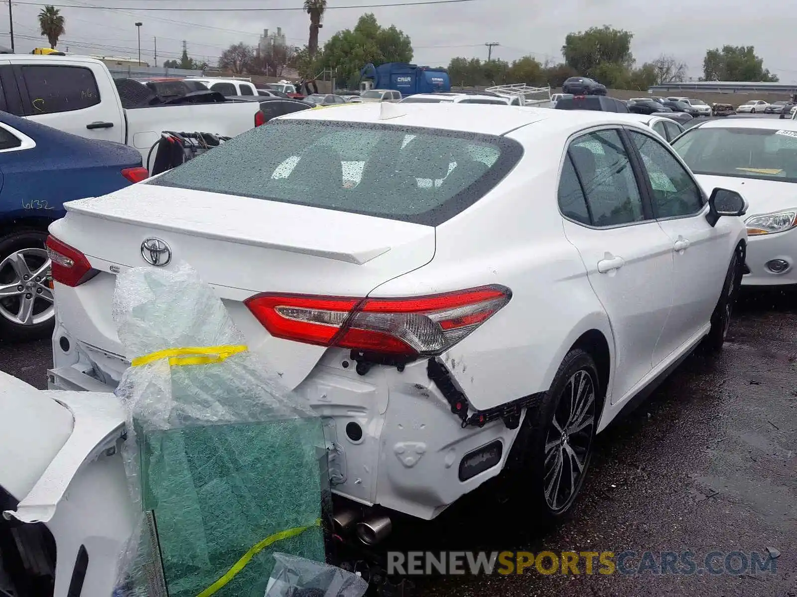 4 Photograph of a damaged car 4T1B11HK2KU250090 TOYOTA CAMRY 2019