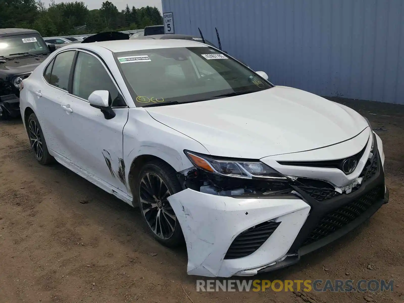 1 Photograph of a damaged car 4T1B11HK2KU255600 TOYOTA CAMRY 2019