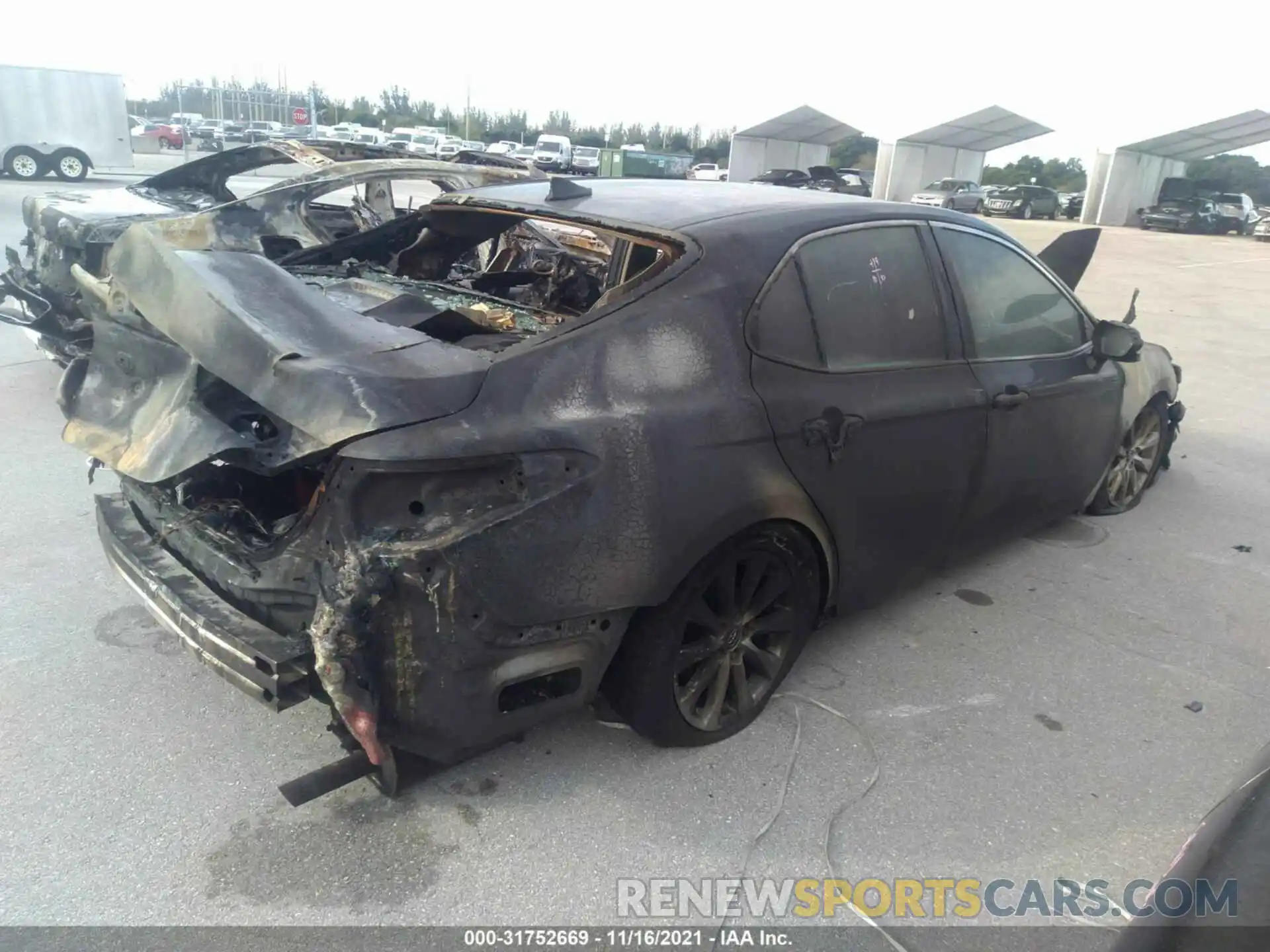 4 Photograph of a damaged car 4T1B11HK2KU256066 TOYOTA CAMRY 2019