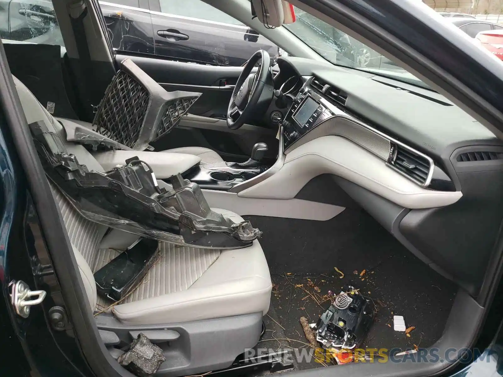 5 Photograph of a damaged car 4T1B11HK2KU264572 TOYOTA CAMRY 2019