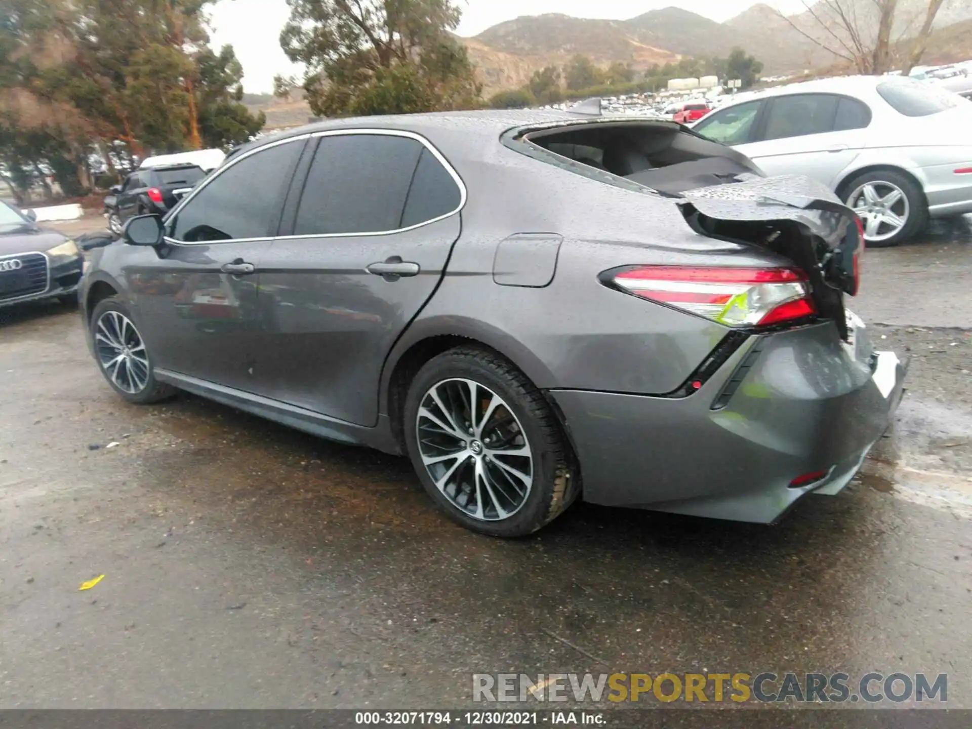 3 Photograph of a damaged car 4T1B11HK2KU266533 TOYOTA CAMRY 2019