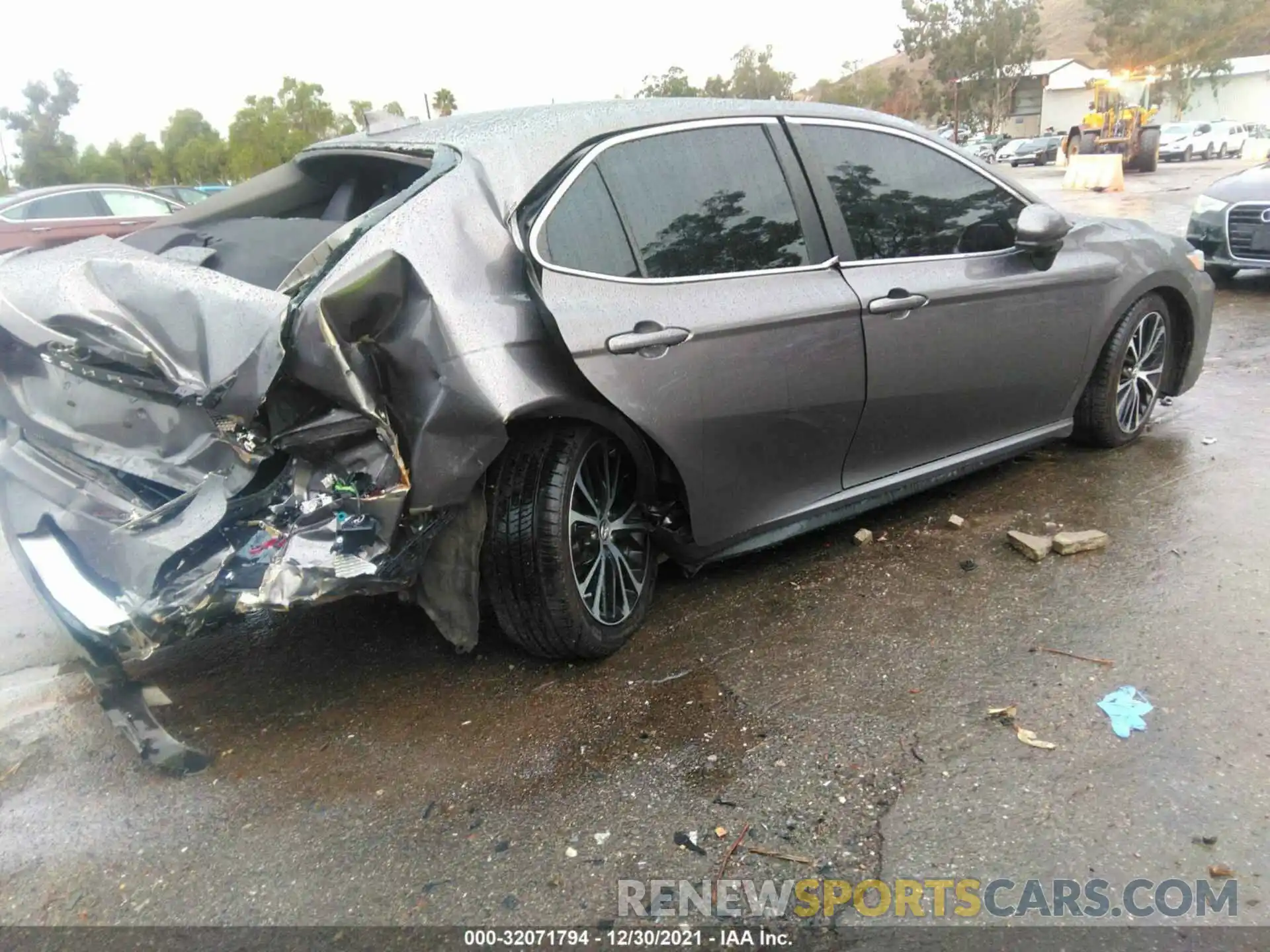 4 Photograph of a damaged car 4T1B11HK2KU266533 TOYOTA CAMRY 2019