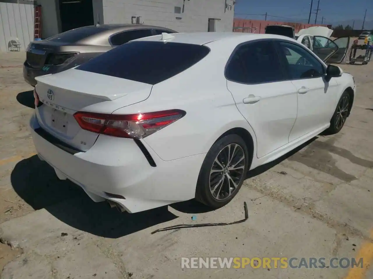 4 Фотография поврежденного автомобиля 4T1B11HK2KU272509 TOYOTA CAMRY 2019