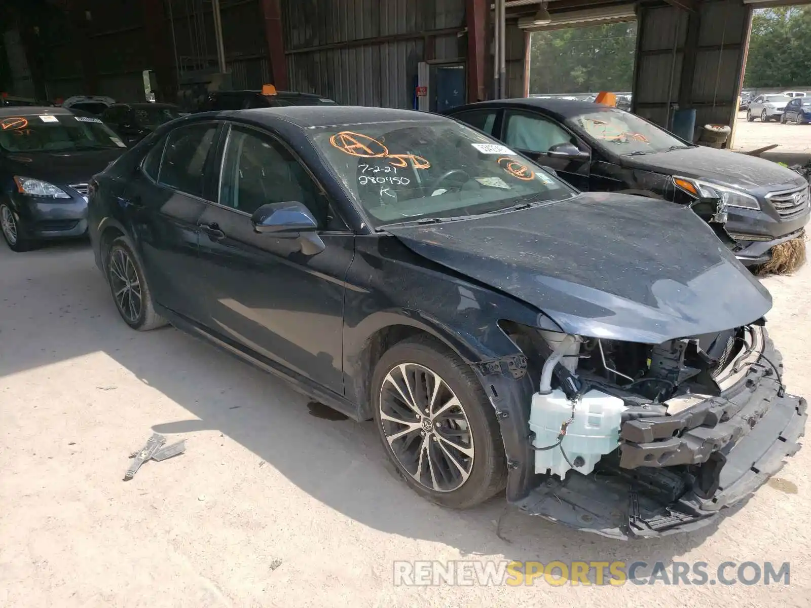 1 Фотография поврежденного автомобиля 4T1B11HK2KU280450 TOYOTA CAMRY 2019