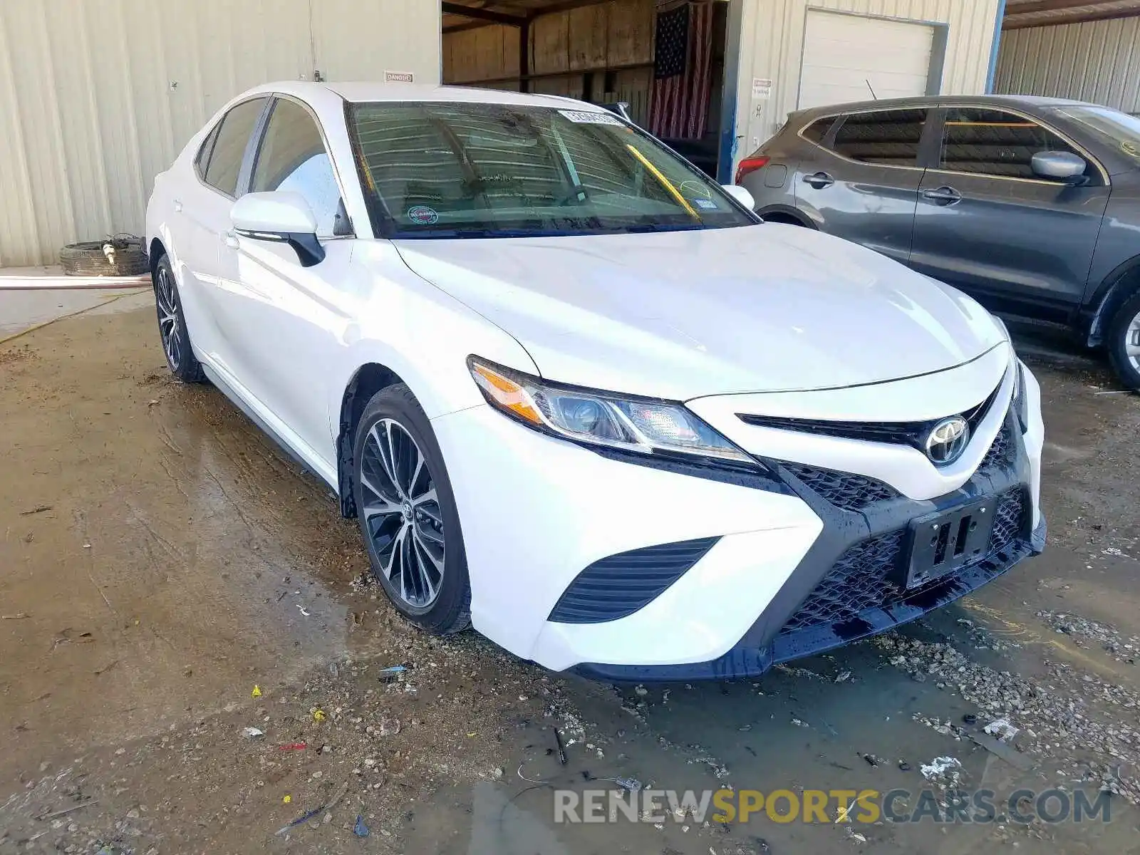 1 Photograph of a damaged car 4T1B11HK2KU281758 TOYOTA CAMRY 2019