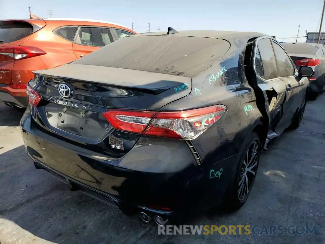 4 Photograph of a damaged car 4T1B11HK2KU282666 TOYOTA CAMRY 2019