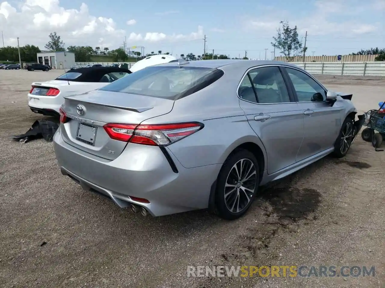 4 Photograph of a damaged car 4T1B11HK2KU295854 TOYOTA CAMRY 2019