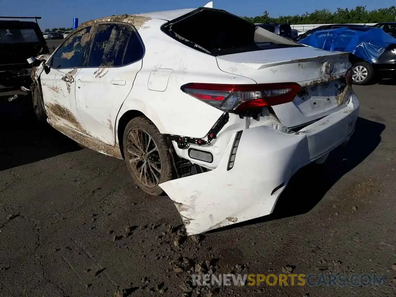 3 Photograph of a damaged car 4T1B11HK2KU679360 TOYOTA CAMRY 2019