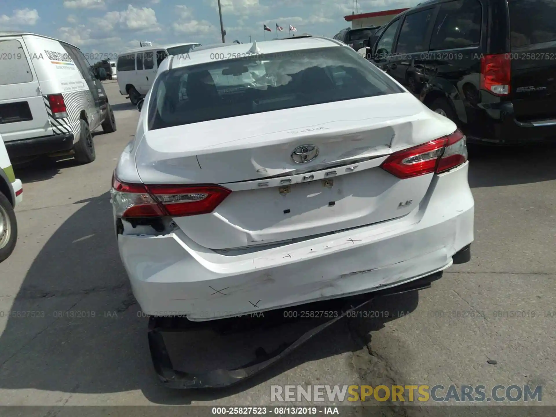 6 Photograph of a damaged car 4T1B11HK2KU680234 TOYOTA CAMRY 2019