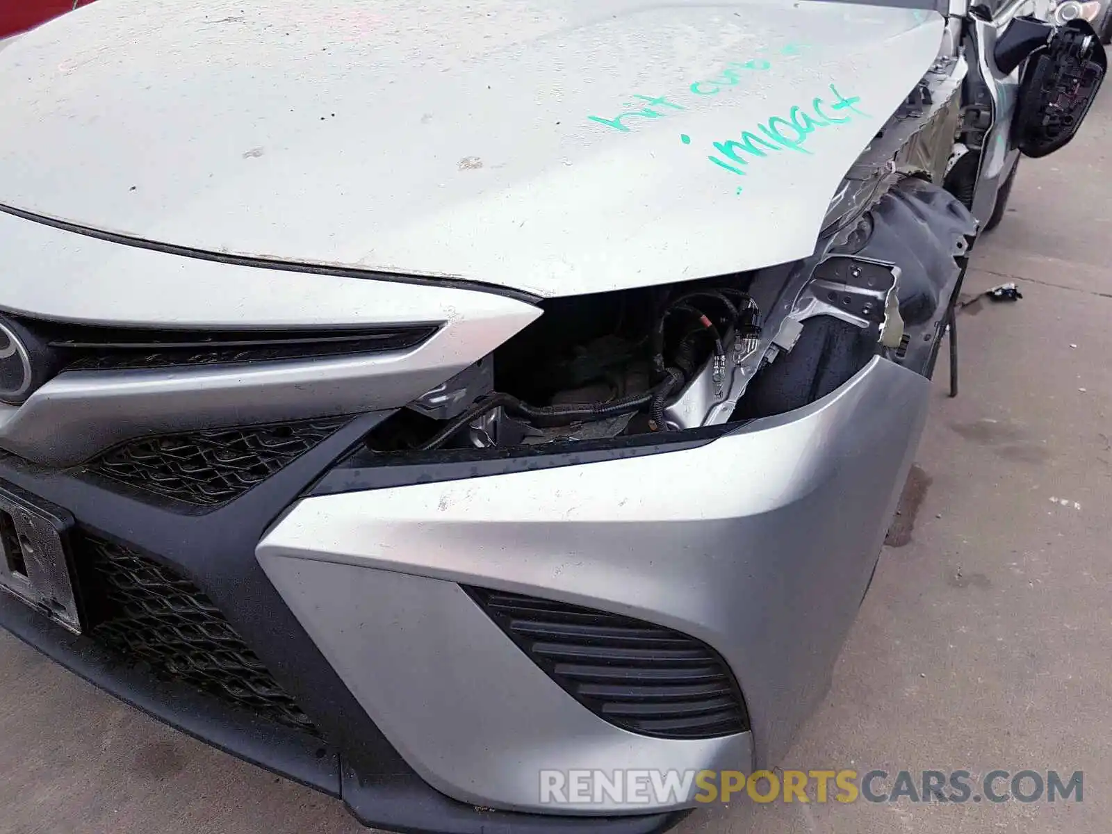 10 Photograph of a damaged car 4T1B11HK2KU683098 TOYOTA CAMRY 2019