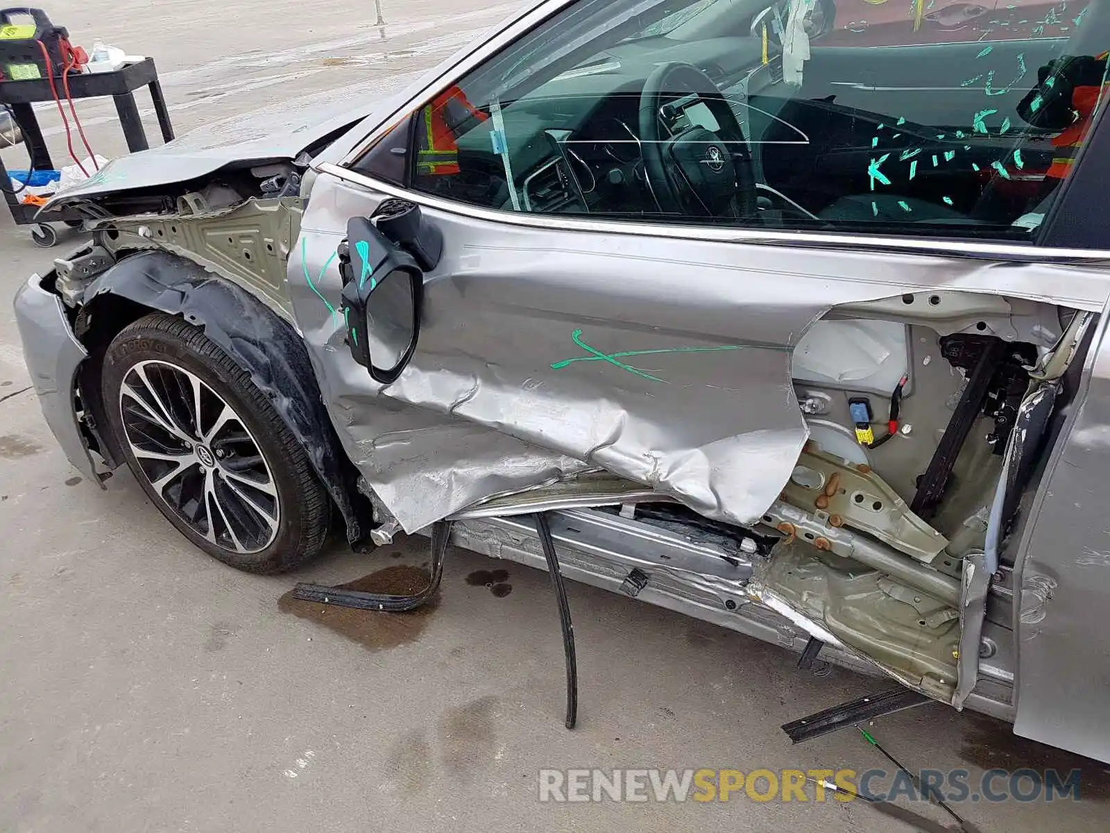 9 Photograph of a damaged car 4T1B11HK2KU683098 TOYOTA CAMRY 2019