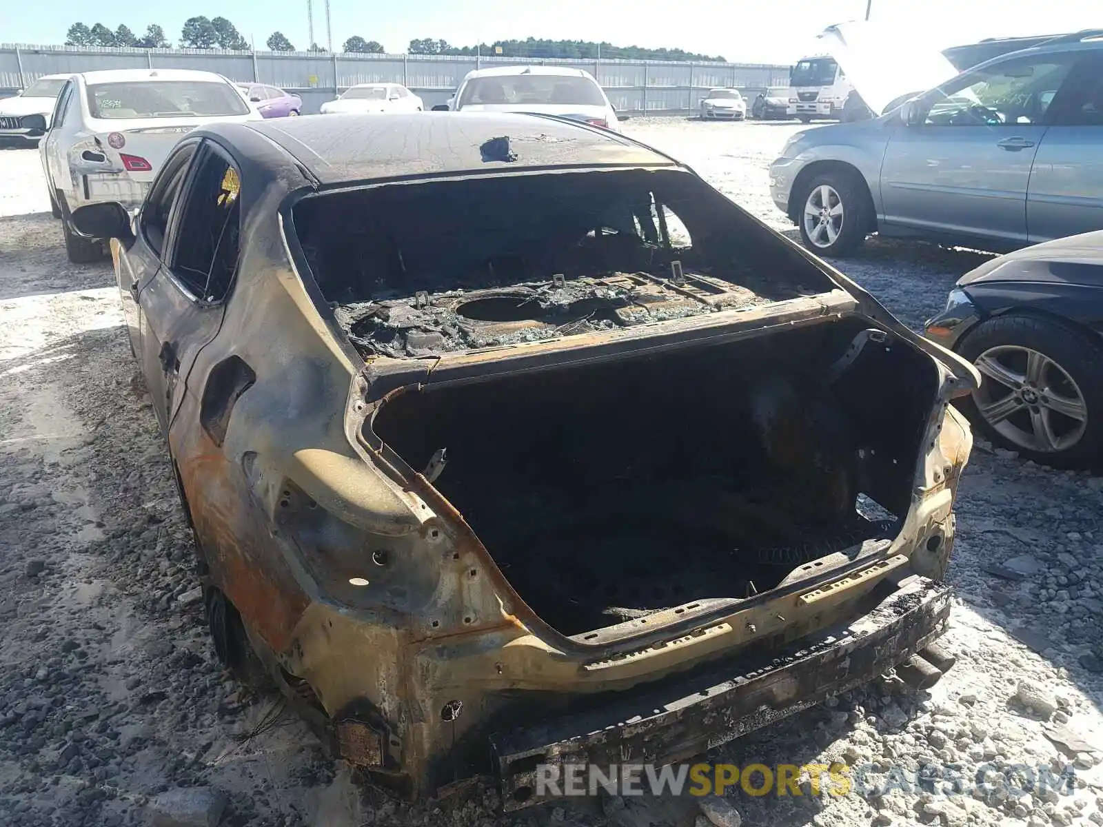 3 Photograph of a damaged car 4T1B11HK2KU688642 TOYOTA CAMRY 2019