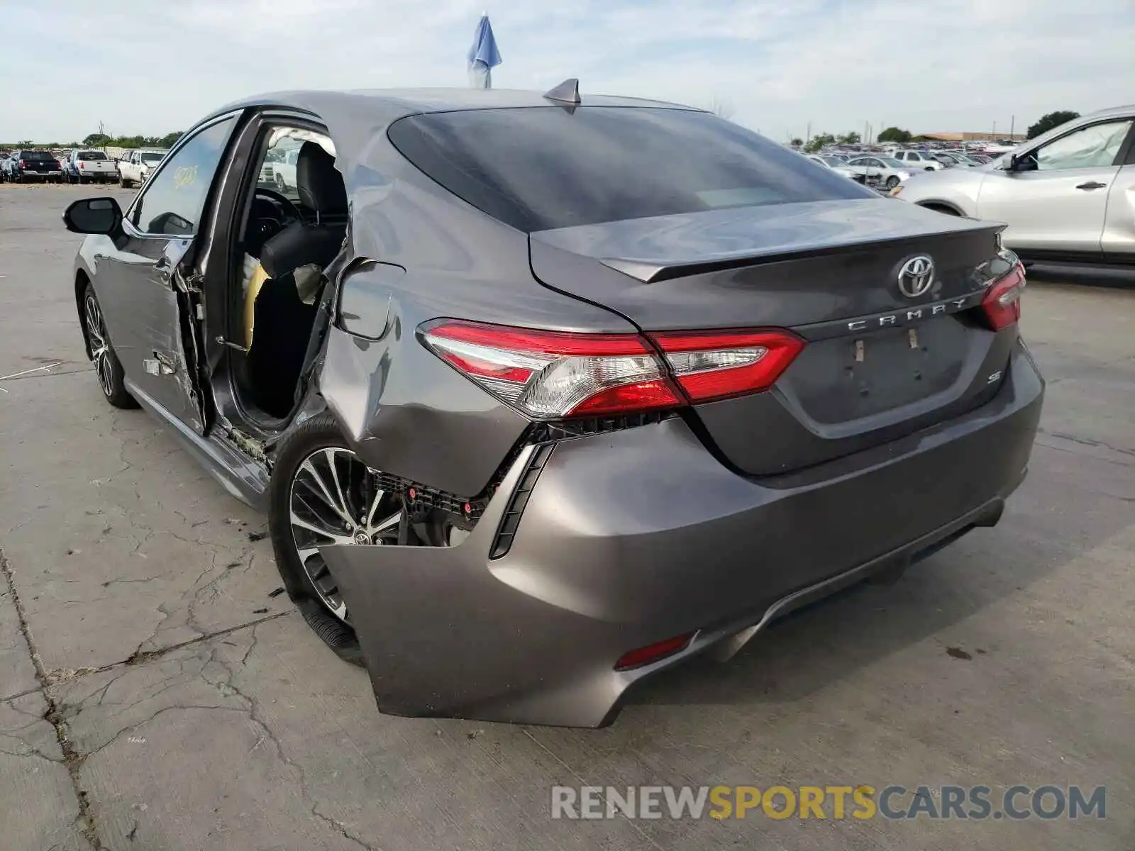 3 Photograph of a damaged car 4T1B11HK2KU689872 TOYOTA CAMRY 2019