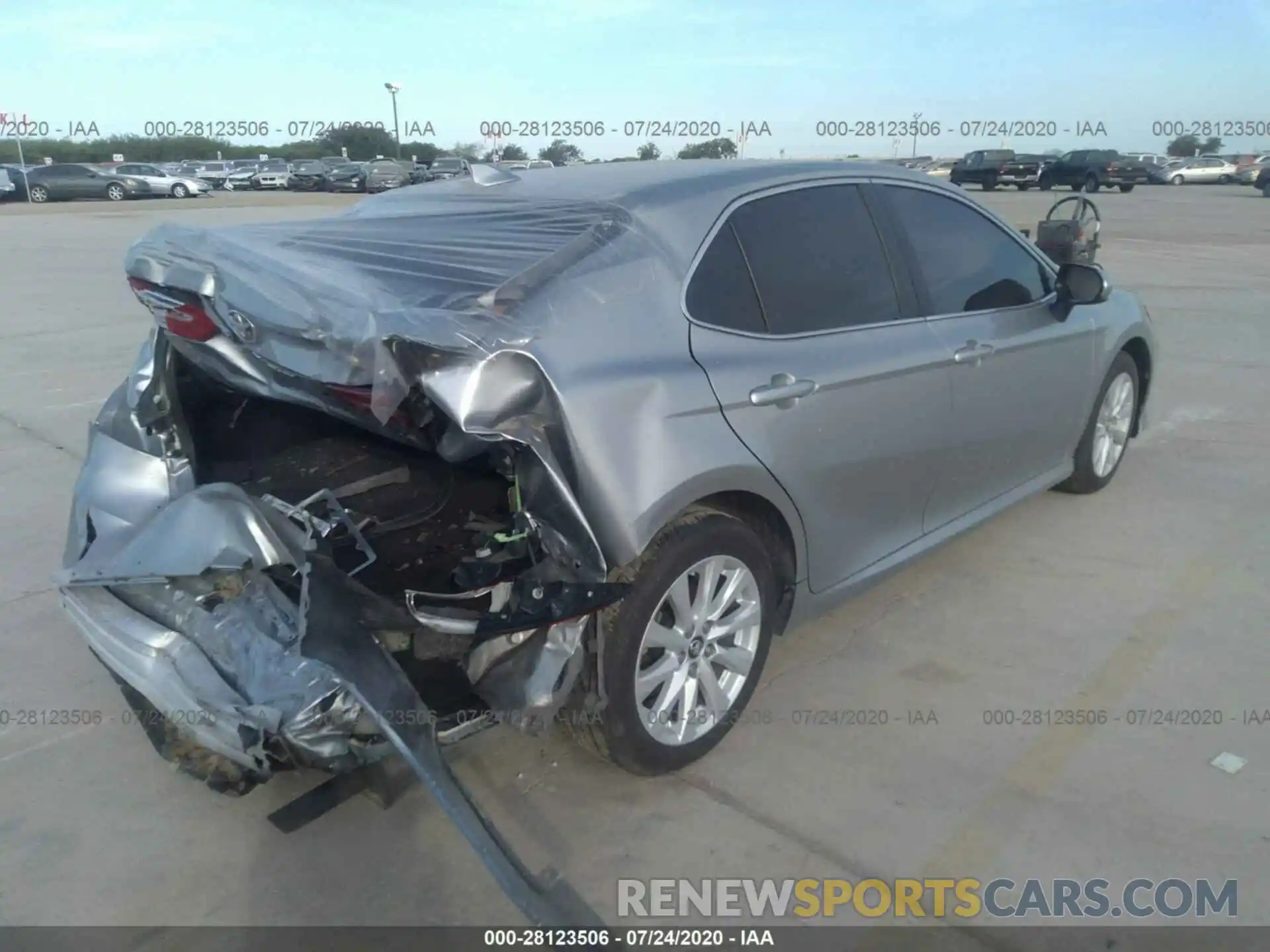 4 Photograph of a damaged car 4T1B11HK2KU690004 TOYOTA CAMRY 2019