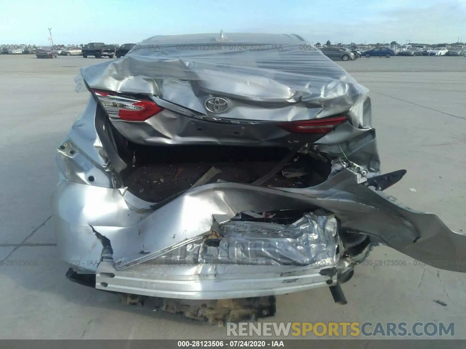 6 Photograph of a damaged car 4T1B11HK2KU690004 TOYOTA CAMRY 2019