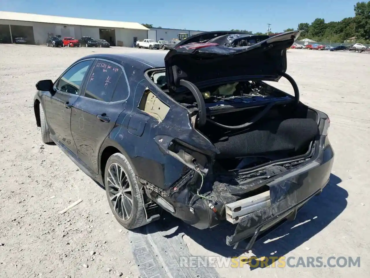 3 Photograph of a damaged car 4T1B11HK2KU690438 TOYOTA CAMRY 2019