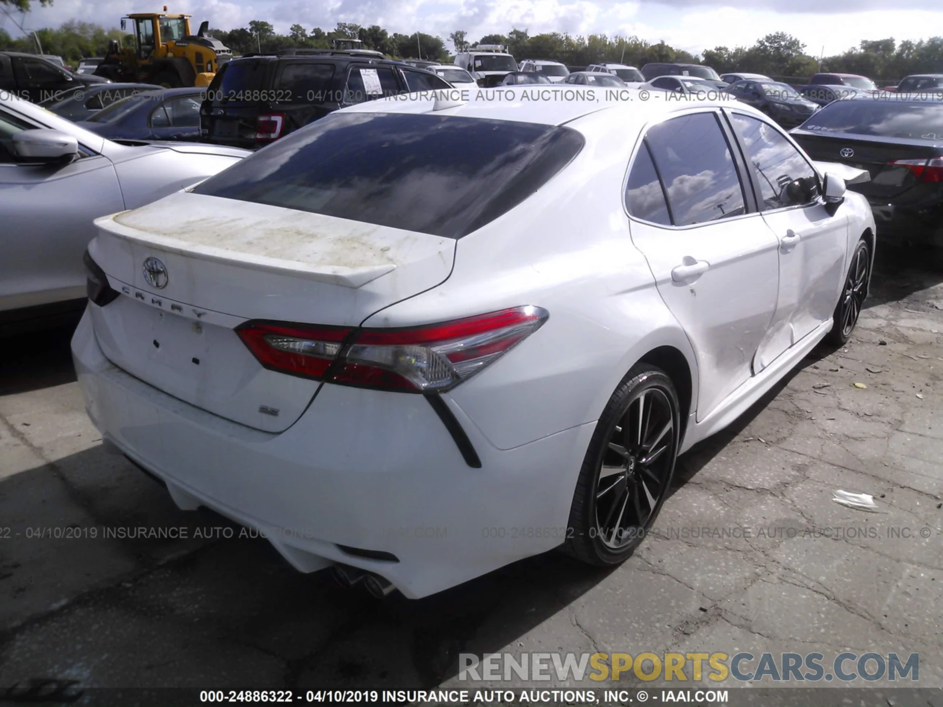 4 Photograph of a damaged car 4T1B11HK2KU694277 TOYOTA CAMRY 2019