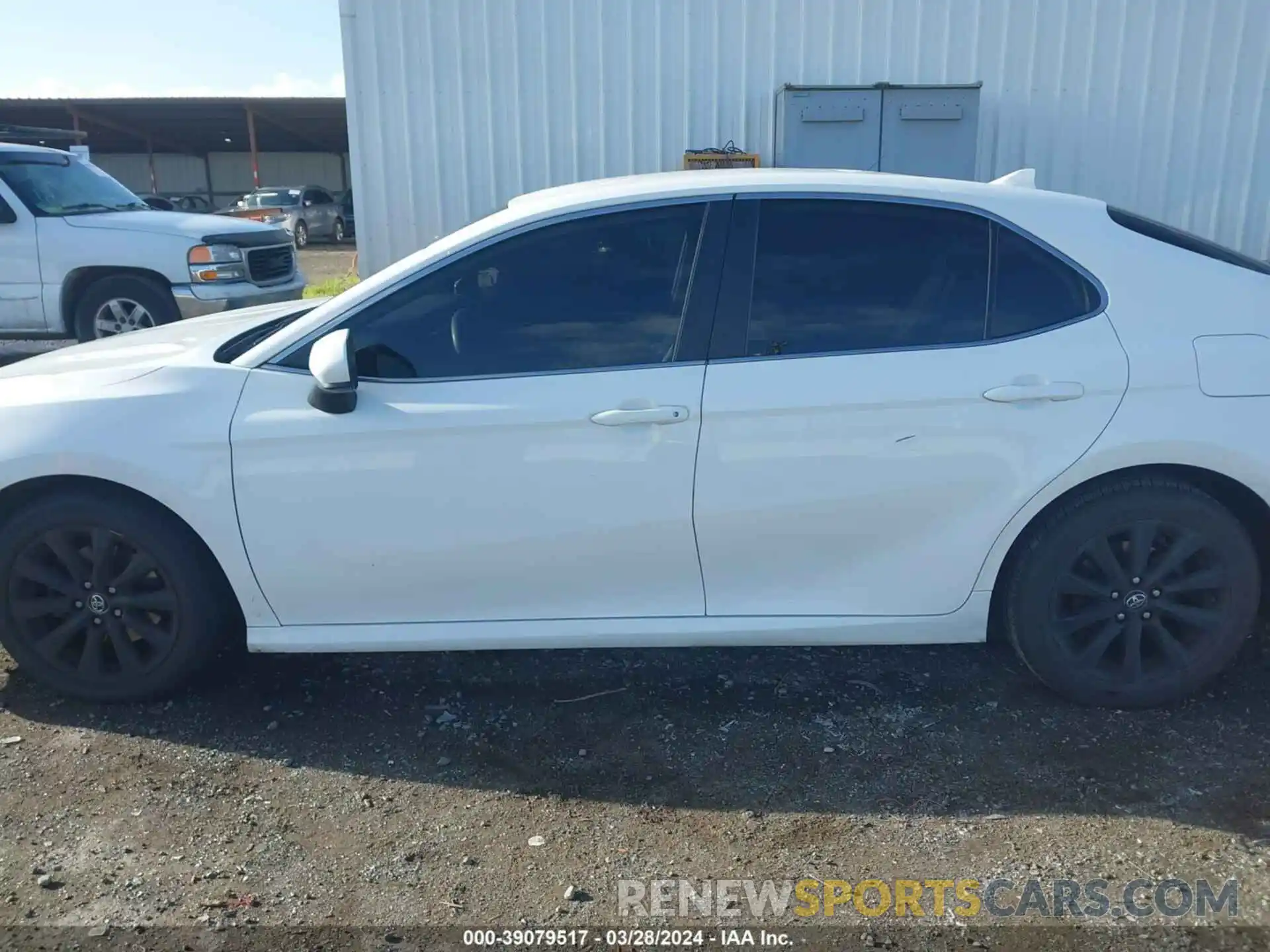 14 Photograph of a damaged car 4T1B11HK2KU695011 TOYOTA CAMRY 2019