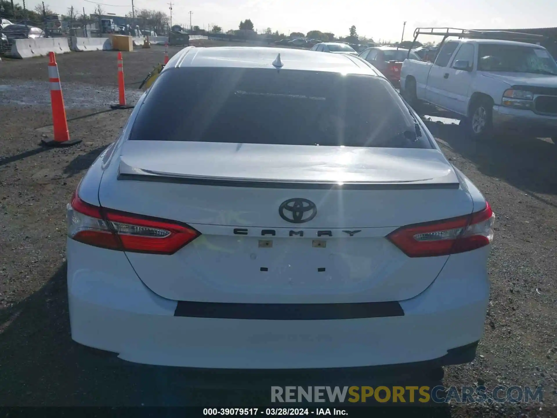 16 Photograph of a damaged car 4T1B11HK2KU695011 TOYOTA CAMRY 2019