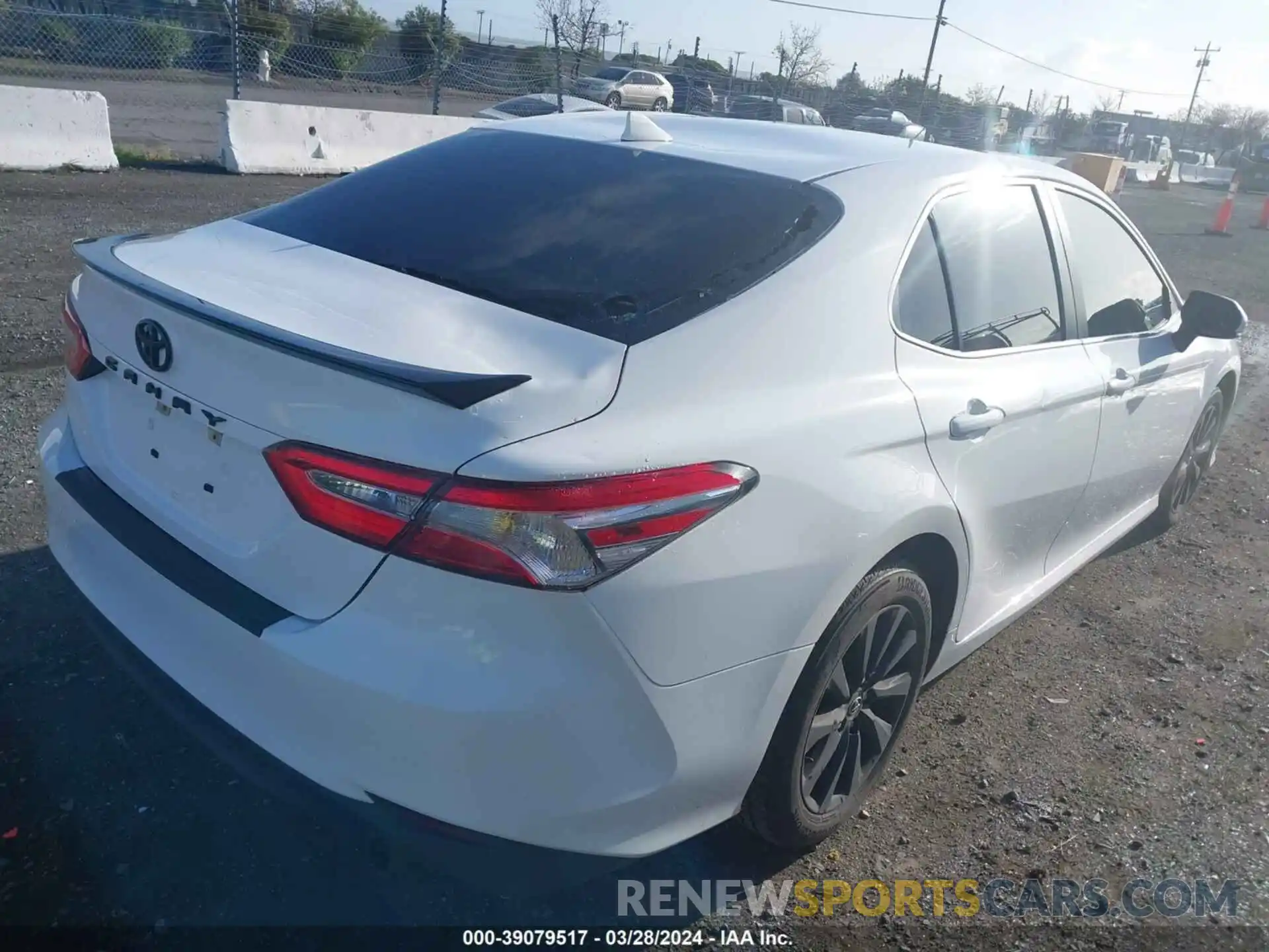 4 Photograph of a damaged car 4T1B11HK2KU695011 TOYOTA CAMRY 2019