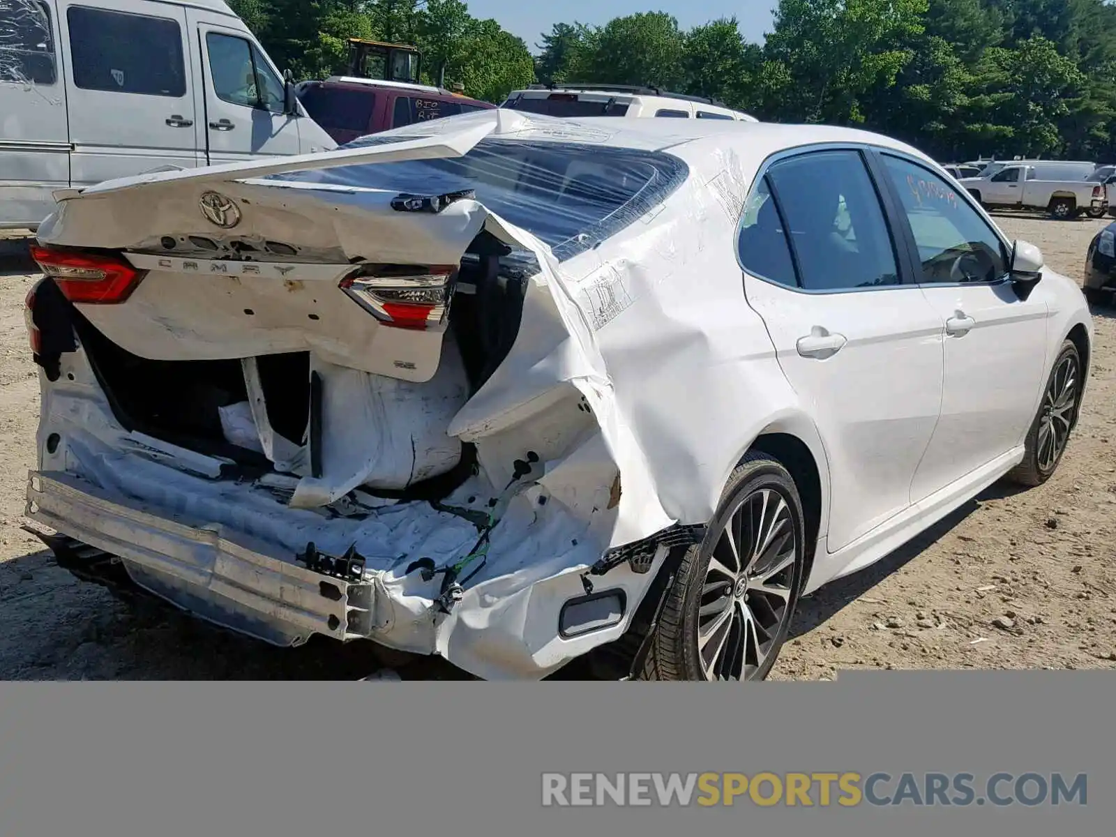 4 Photograph of a damaged car 4T1B11HK2KU695493 TOYOTA CAMRY 2019