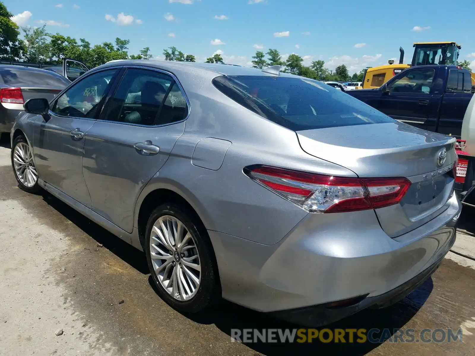 3 Photograph of a damaged car 4T1B11HK2KU696160 TOYOTA CAMRY 2019