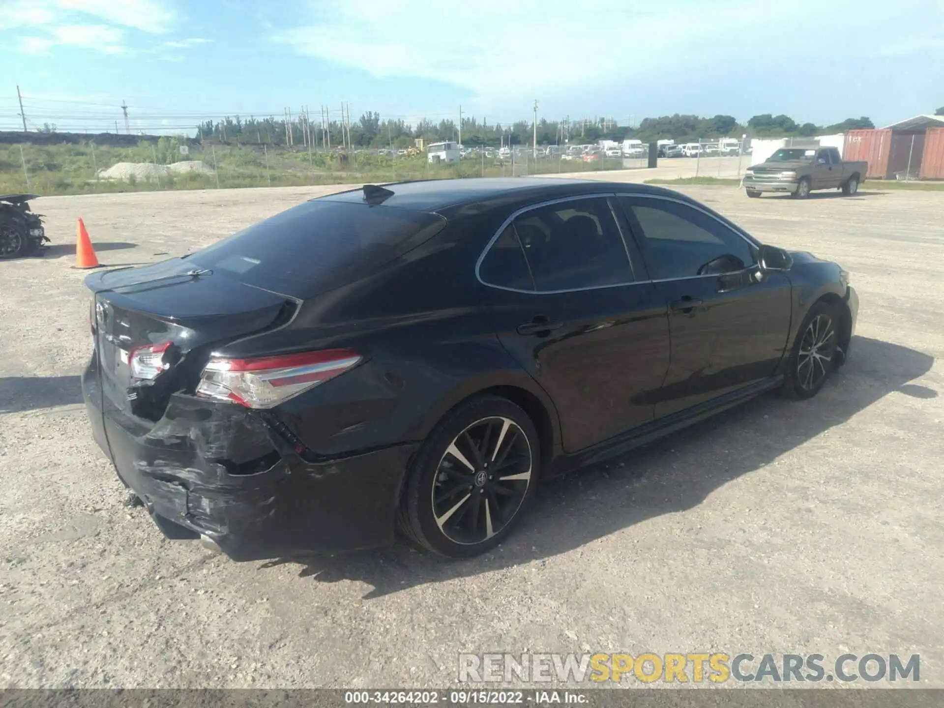 4 Photograph of a damaged car 4T1B11HK2KU696269 TOYOTA CAMRY 2019