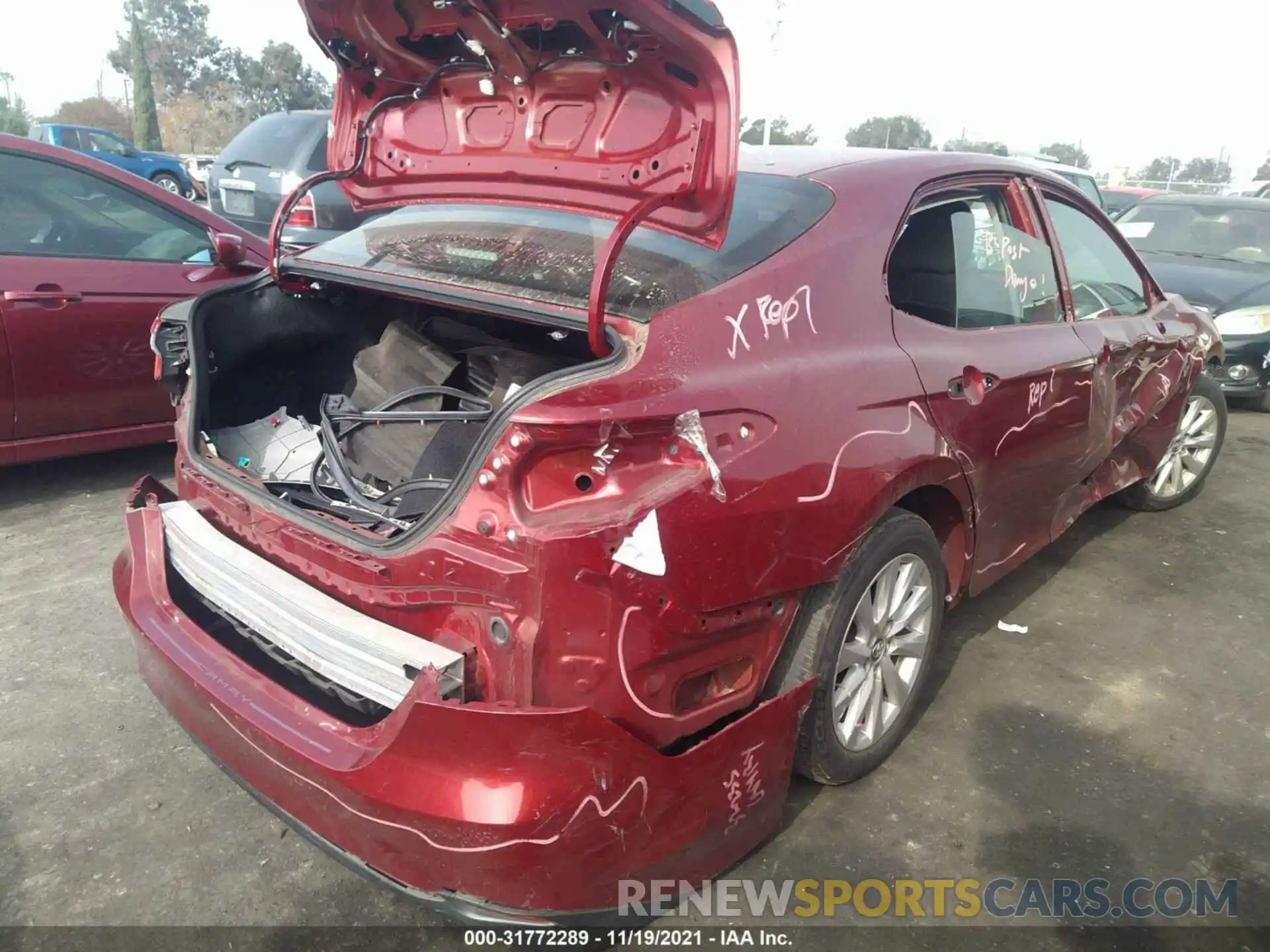 4 Photograph of a damaged car 4T1B11HK2KU704077 TOYOTA CAMRY 2019