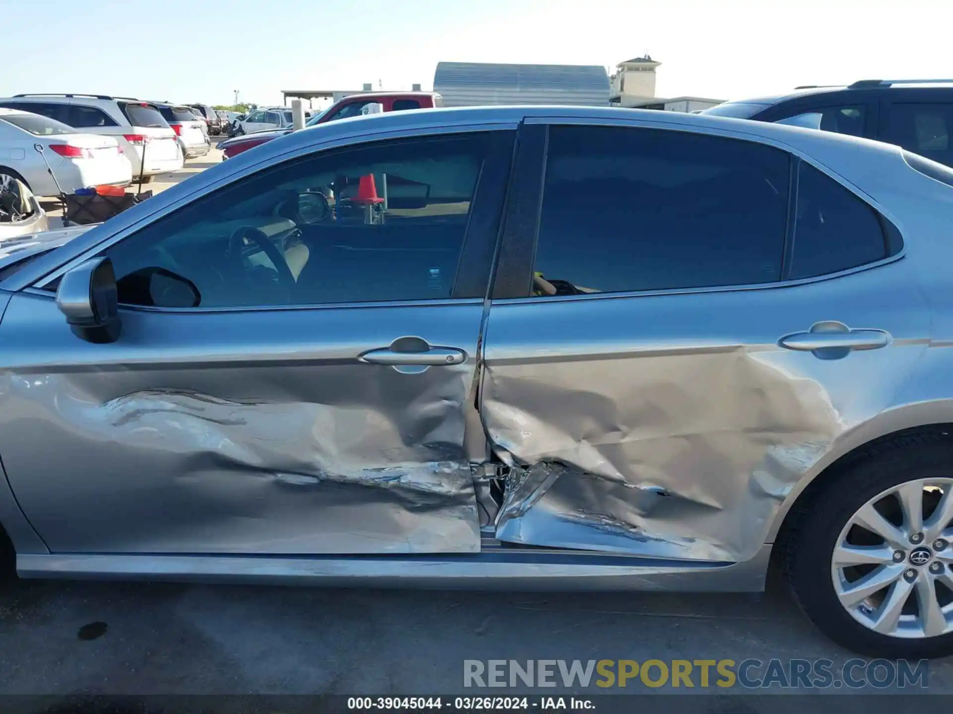 14 Photograph of a damaged car 4T1B11HK2KU706640 TOYOTA CAMRY 2019