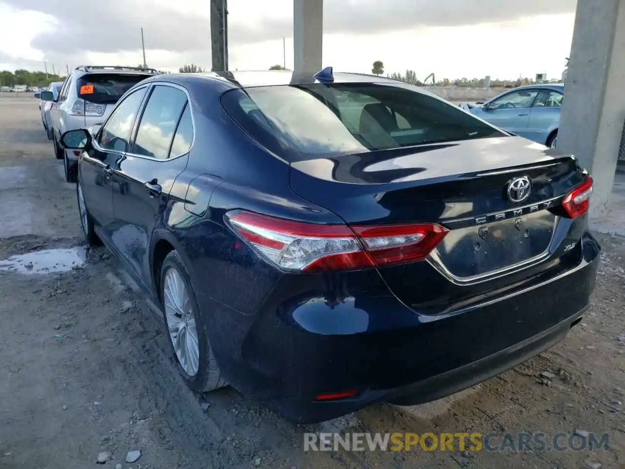 3 Photograph of a damaged car 4T1B11HK2KU707285 TOYOTA CAMRY 2019