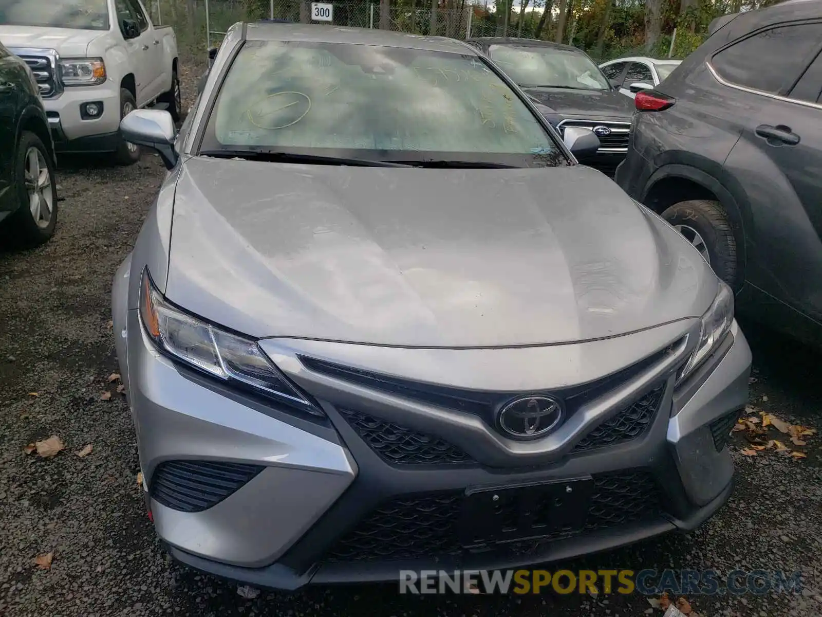 10 Photograph of a damaged car 4T1B11HK2KU710395 TOYOTA CAMRY 2019