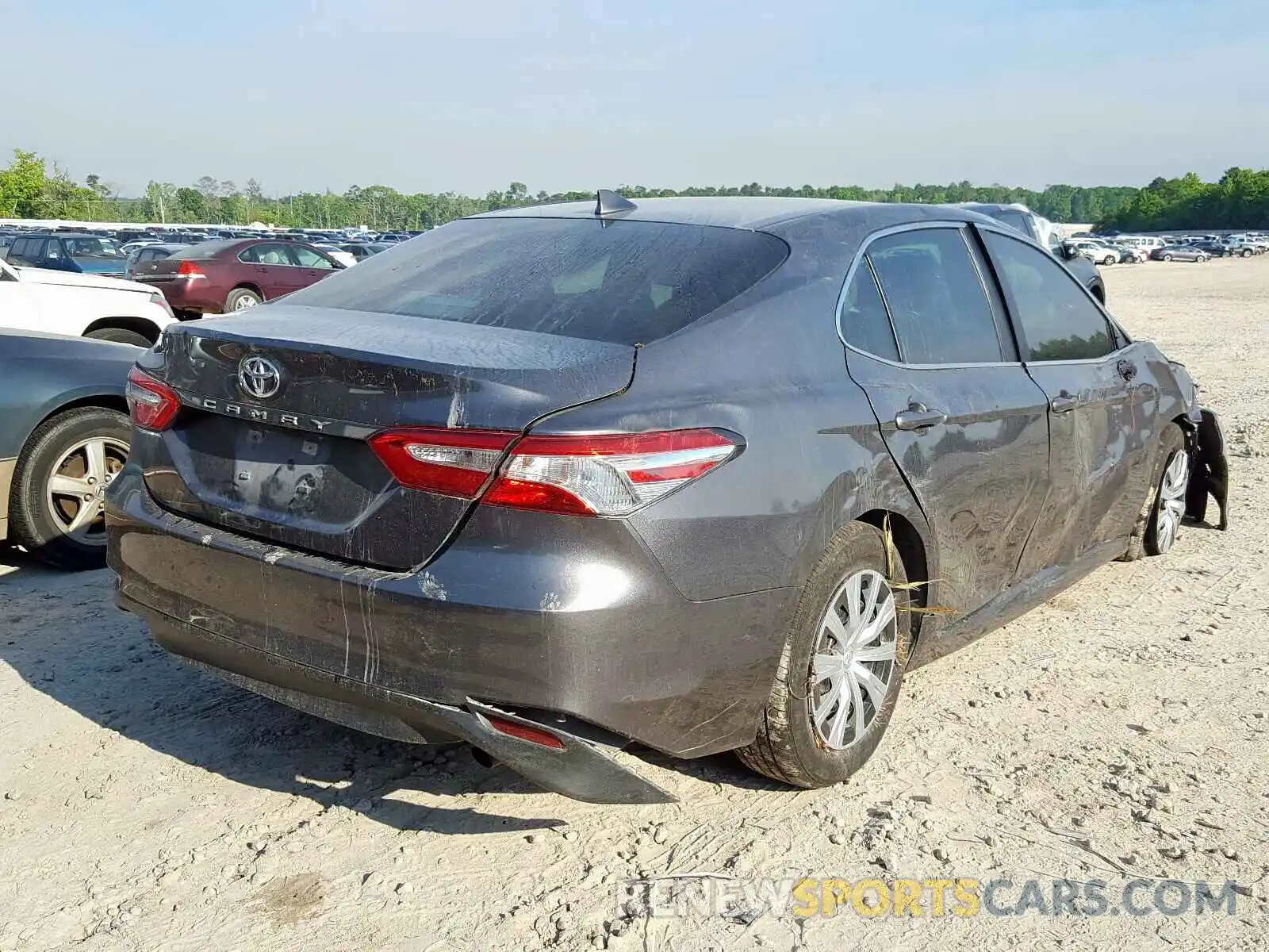 4 Фотография поврежденного автомобиля 4T1B11HK2KU712132 TOYOTA CAMRY 2019