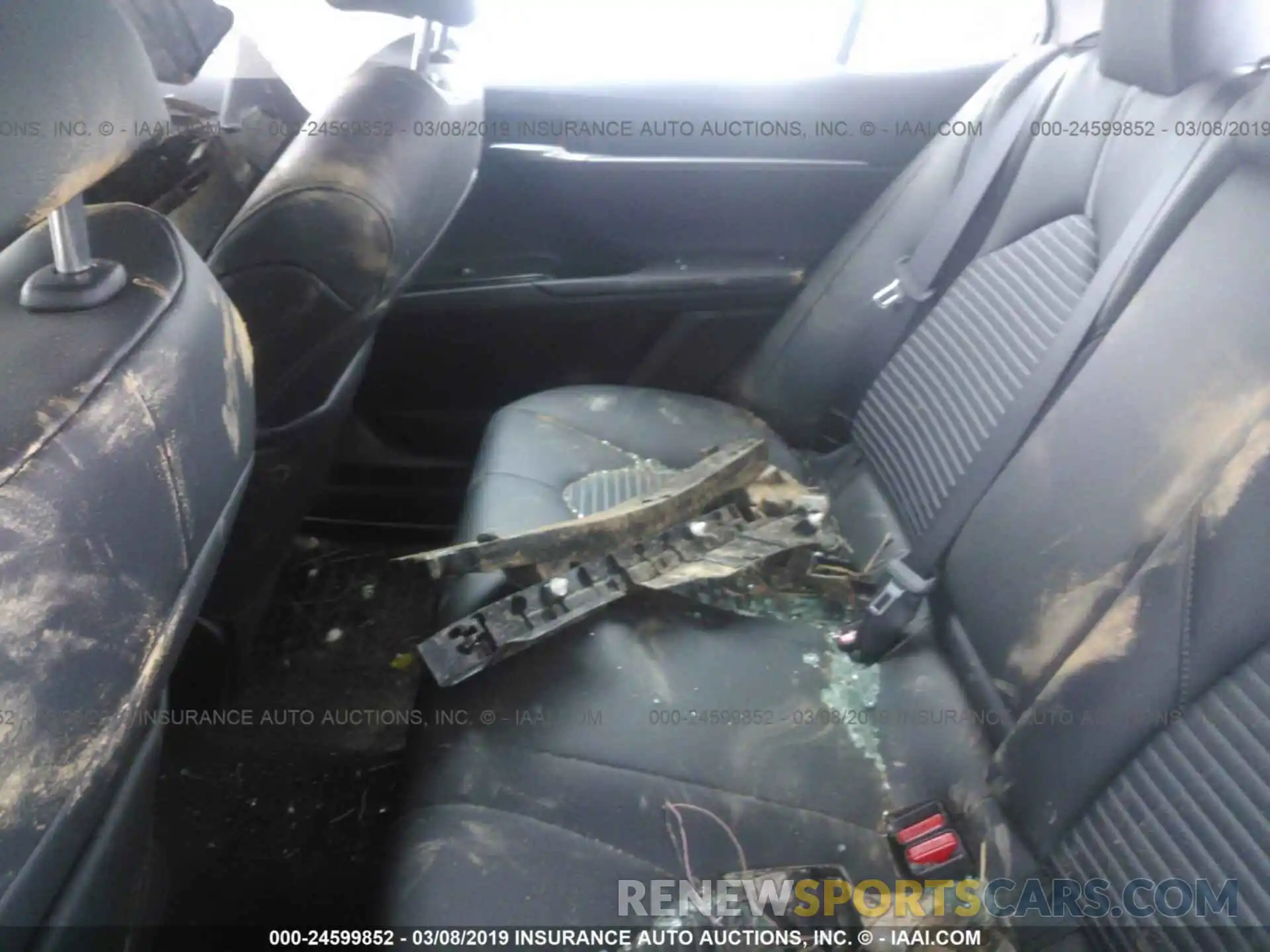 8 Photograph of a damaged car 4T1B11HK2KU712163 TOYOTA CAMRY 2019