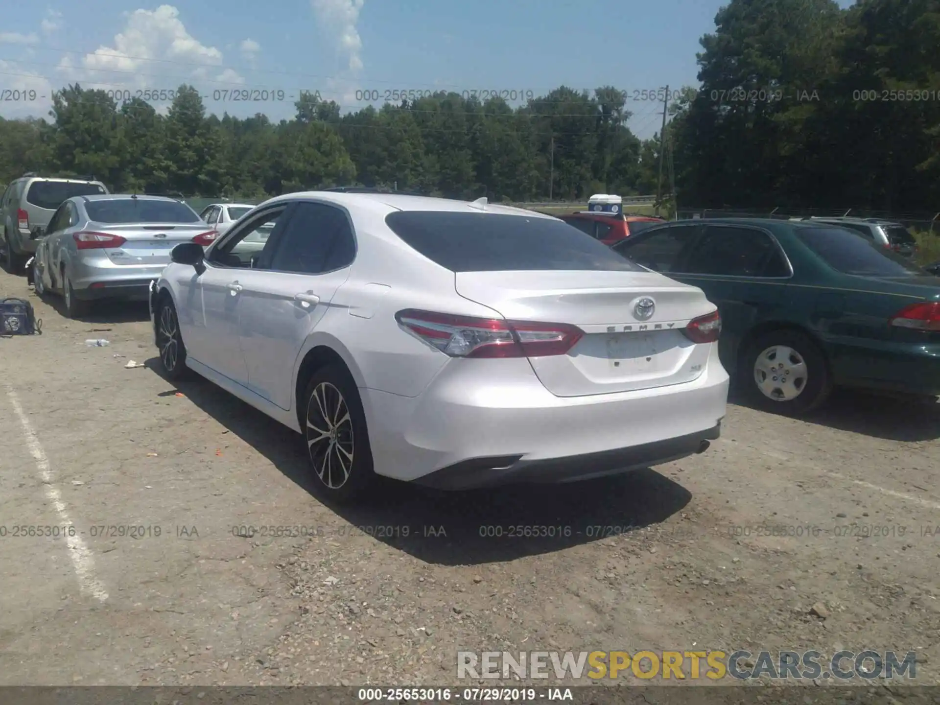 3 Photograph of a damaged car 4T1B11HK2KU713880 TOYOTA CAMRY 2019