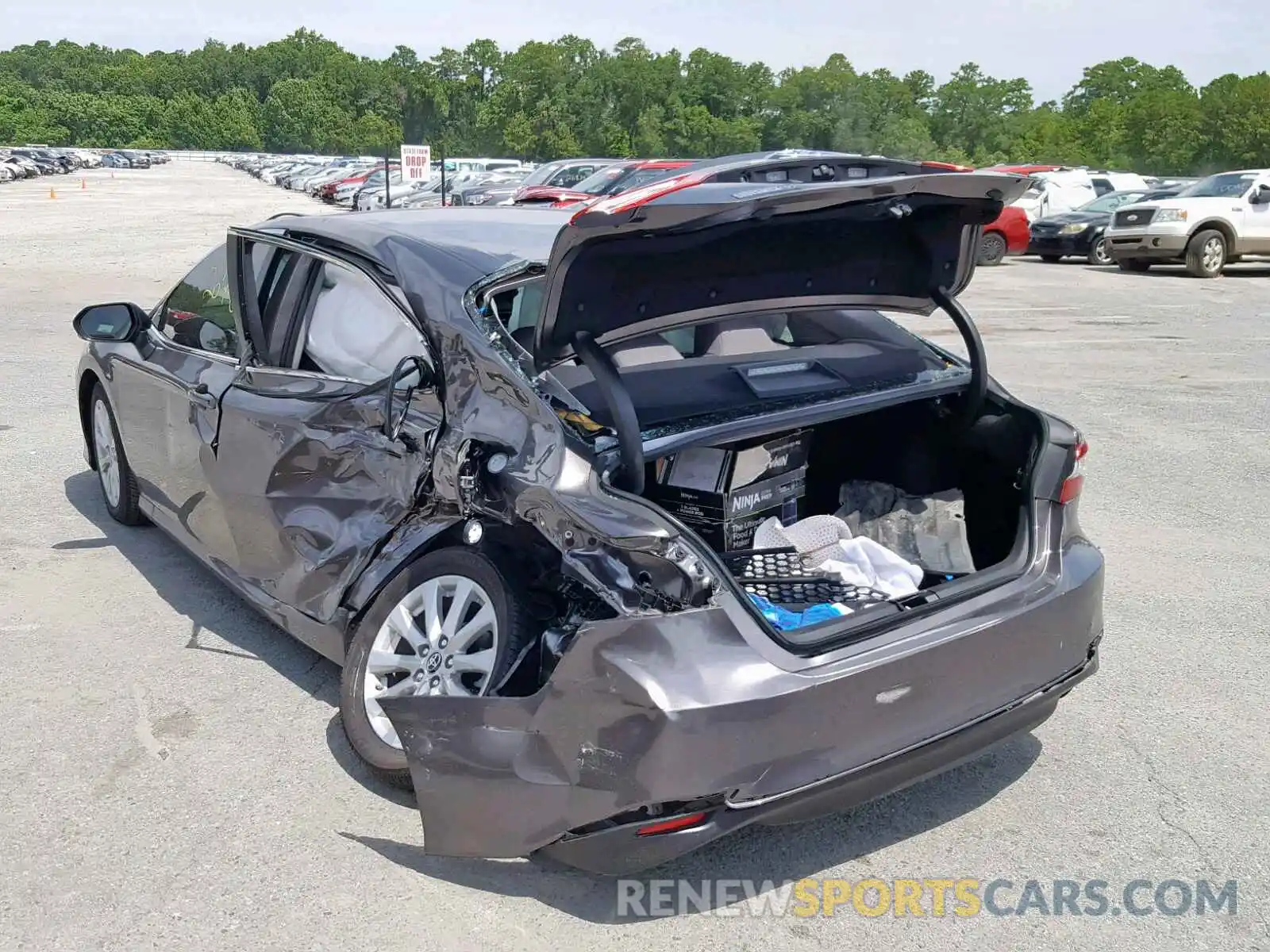 3 Фотография поврежденного автомобиля 4T1B11HK2KU715175 TOYOTA CAMRY 2019