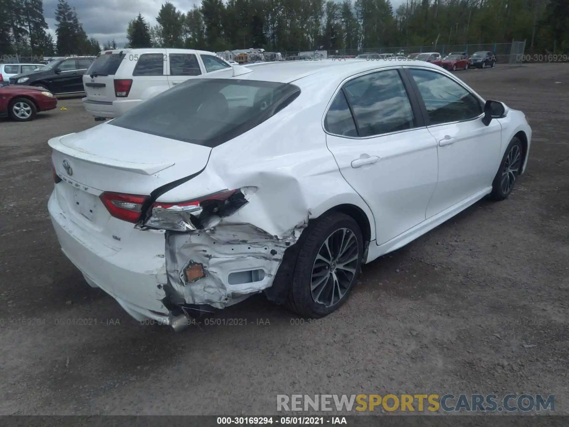 4 Photograph of a damaged car 4T1B11HK2KU718044 TOYOTA CAMRY 2019