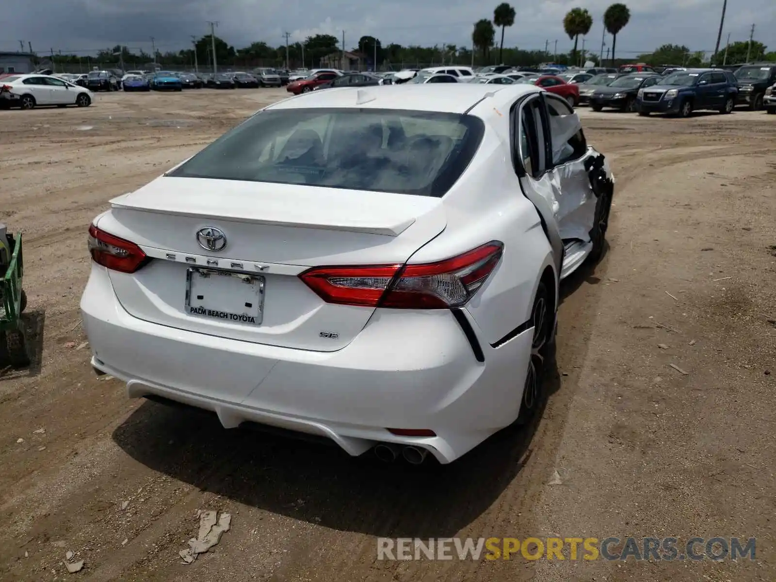 4 Photograph of a damaged car 4T1B11HK2KU720506 TOYOTA CAMRY 2019